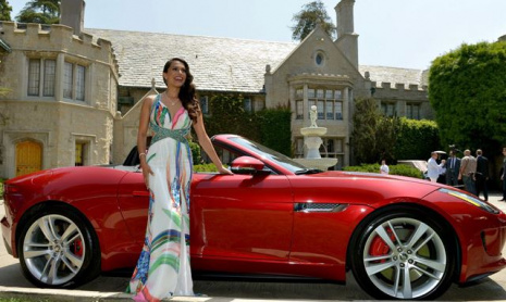 Девушка Года получила Jaguar F-Type 2014